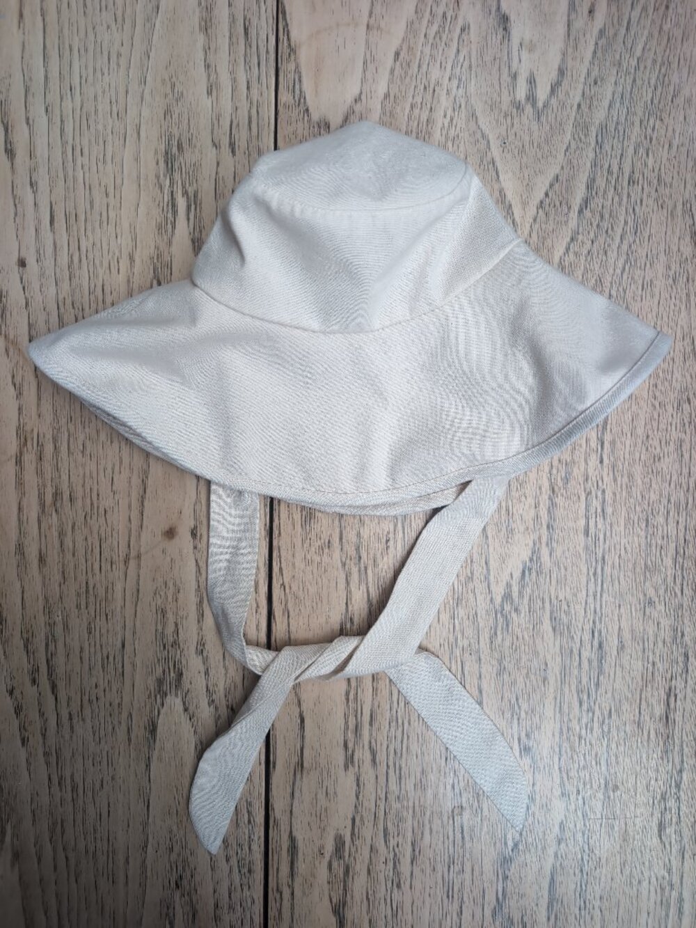 Neutral linen cotton floppy sunhat hat with chin ties